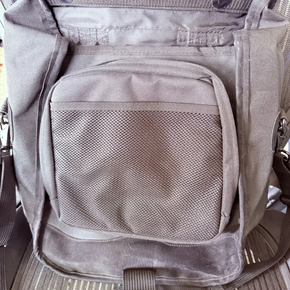 Kensington Black Stylish Convertible Backpack Messenger Saddle Bag